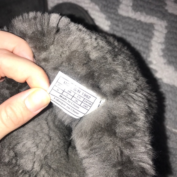 Bailey button UGGS - Picture 5 of 6